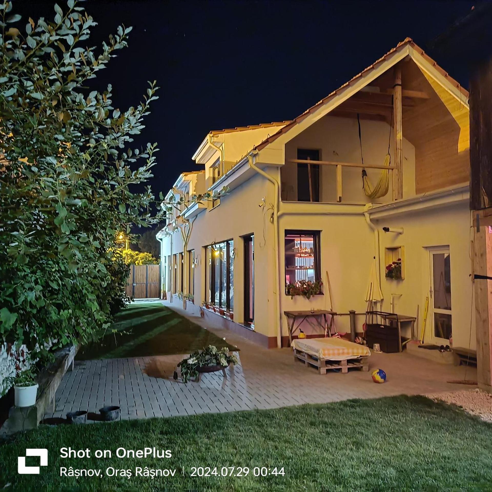 Imperfect House Otel Rîşnov Dış mekan fotoğraf